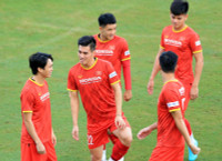 [ẢNH] Công Phượng, Quang Hải tập 'cực sung' chờ đấu Trung Quốc