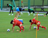 [ẢNH] Công Phượng, Quang Hải tập 'cực sung' chờ đấu Trung Quốc