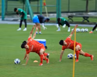 [ẢNH] Công Phượng, Quang Hải tập 'cực sung' chờ đấu Trung Quốc