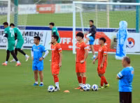 [ẢNH] Công Phượng, Quang Hải tập 'cực sung' chờ đấu Trung Quốc