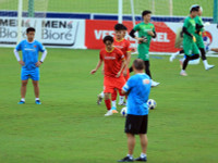 [ẢNH] Công Phượng, Quang Hải tập 'cực sung' chờ đấu Trung Quốc