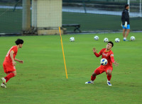 [ẢNH] Công Phượng, Quang Hải tập 'cực sung' chờ đấu Trung Quốc