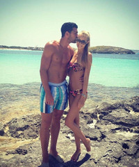 [ẢNH] Cơ thể hoàn mỹ của siêu mẫu bạn gái tiền đạo Italia