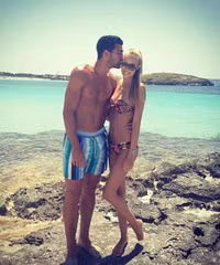 [ẢNH] Cơ thể hoàn mỹ của siêu mẫu bạn gái tiền đạo Italia