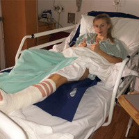 Cơ thể gợi cảm của nữ tuyển thủ Anh cởi áo ăn mừng gây sốt