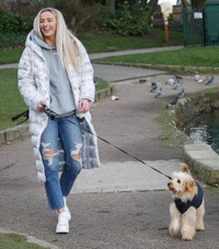 Cơ thể gợi cảm của nữ tuyển thủ Anh cởi áo ăn mừng gây sốt