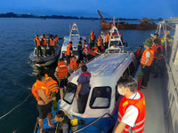 Khẩn cấp tìm kiếm du khách bị lật tàu ở Hạ Long, nhiều người tử vong