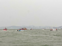 Khẩn cấp tìm kiếm du khách bị lật tàu ở Hạ Long, nhiều người tử vong