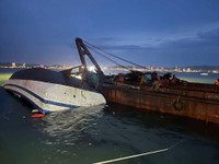 Khẩn cấp tìm kiếm du khách bị lật tàu ở Hạ Long, nhiều người tử vong