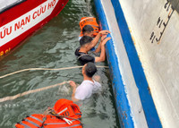 Khẩn cấp tìm kiếm du khách bị lật tàu ở Hạ Long, nhiều người tử vong