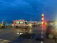 Khẩn cấp tìm kiếm du khách bị lật tàu ở Hạ Long, nhiều người tử vong