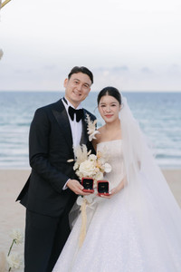 Bộ ảnh cưới lung linh của thủ môn Đặng Văn Lâm và cô dâu Yến Xuân