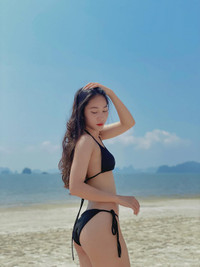 Nữ tuyển thủ U20 Việt Nam đẹp ngỡ ngàng cùng bikini