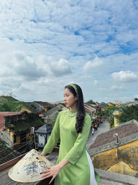 Nữ tuyển thủ U20 Việt Nam đẹp ngỡ ngàng cùng bikini