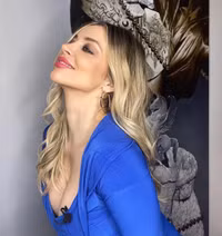 Huyền thoại Real Madrid si mê nữ phóng viên kém 14 tuổi