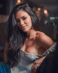 Vẻ đẹp bốc lửa của bạn gái Neymar