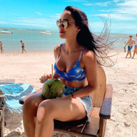 Vẻ đẹp bốc lửa của bạn gái Neymar