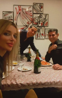 Huyền thoại Real Madrid si mê nữ phóng viên kém 14 tuổi