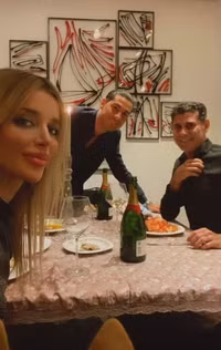 Huyền thoại Real Madrid si mê nữ phóng viên kém 14 tuổi