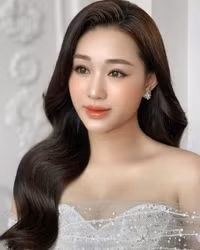 Nhan sắc hôn thê hơn 2 tuổi của hậu vệ Hồ Tấn Tài