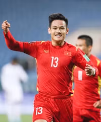Nhan sắc hôn thê hơn 2 tuổi của hậu vệ Hồ Tấn Tài