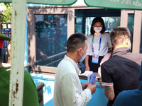 Người hâm mộ nghẹt thở chen nhau mua vé xem U23 Việt Nam