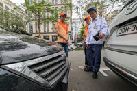 Cận cảnh các điểm trông giữ xe không dùng tiền mặt ở Hà Nội từ hôm nay