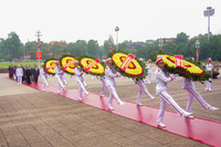 Lãnh đạo Đảng, Nhà nước và thành phố Hà Nội vào Lăng viếng Chủ tịch Hồ Chí Minh