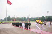 Lãnh đạo Đảng, Nhà nước và thành phố Hà Nội vào Lăng viếng Chủ tịch Hồ Chí Minh