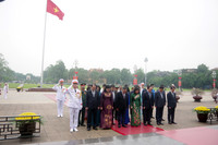 Lãnh đạo Đảng, Nhà nước và thành phố Hà Nội vào Lăng viếng Chủ tịch Hồ Chí Minh