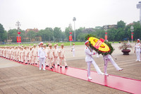 Lãnh đạo Đảng, Nhà nước và thành phố Hà Nội vào Lăng viếng Chủ tịch Hồ Chí Minh