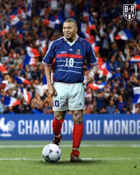 [ẢNH] Các siêu sao đương đại trông thế nào khi mặc áo đấu 