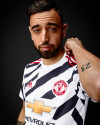 [ẢNH] Cận cảnh áo đấu mới xấu thảm hại của M.U