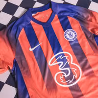 [ẢNH] Áo đấu phụ của Chelsea và Barca bị chê hết lời