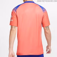 [ẢNH] Áo đấu phụ của Chelsea và Barca bị chê hết lời