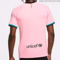 [ẢNH] Áo đấu phụ của Chelsea và Barca bị chê hết lời