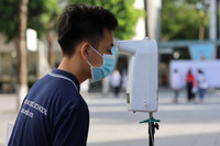 Toàn cảnh thi lớp 10 tại Hà Nội: Phó Chủ tịch UBND TP kiểm tra điểm thi và động viên thí sinh 