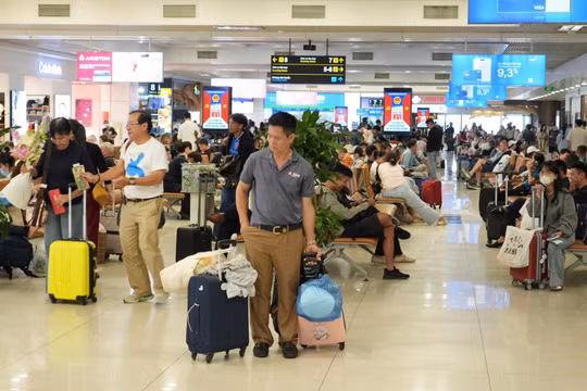 Sân bay Nội Bài và Tân Sơn Nhất đón lượng khách kỷ lục trong ngày 3-5