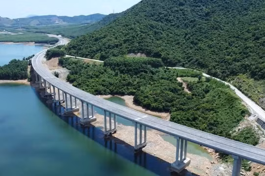 Bộ Xây dựng hướng dẫn các địa phương giải pháp xây cao tốc trên cầu cạn