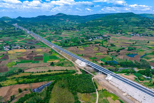 Xây cao tốc khu vực đồng bằng sông Cửu Long: Làm cầu cạn hay đắp nền rẻ hơn?