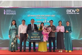 Khách hàng may mắn “đón lộc” gần 700 triệu đồng từ BIDV