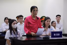 Nữ hiệu trưởng lạm thu tiền học thêm bị phạt tù