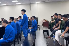 Phạt tù nhóm tội phạm sử dụng điện thoại thông minh và máy POS chiếm đoạt tiền trong thẻ Visa 