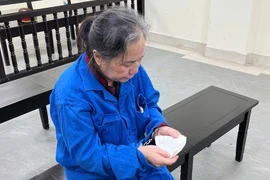 Người đàn bà 66 tuổi “chơi lớn” ngay chuyến "hàng"... đầu tay