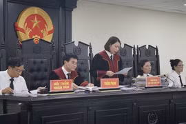 Hội đồng xét xử vụ án gồm 5 thanh viên và do Thẩm phán Tô Thanh Tú làm chủ tọa.