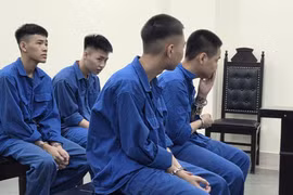 Nhóm cướp manh động khiến người đi đường hoảng sợ