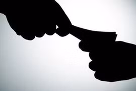 Nhóm cựu cán bộ trật tự xây dựng đô thị hầu toà vì nhận tiền “bảo kê” vi phạm