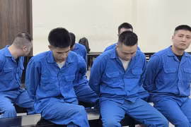 Muốn có việc làm, thiếu nữ bị nhóm "buôn người" mua đi bán lại như món hàng 