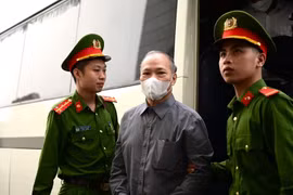 Cựu Thứ trưởng nhận hối lộ và ông chủ Công ty Hoàng Dân được bào chữa thế nào?