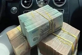 Sắm quân phục, cấp bậc hàm công an và thẻ đảng viên giả để lừa “chạy” án